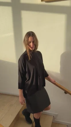 BLUSE M/HALSKETTE